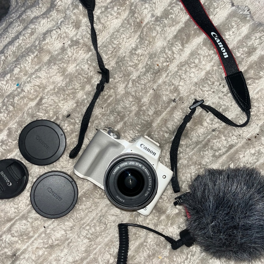 Canon M50 mirrorless vlogging camera